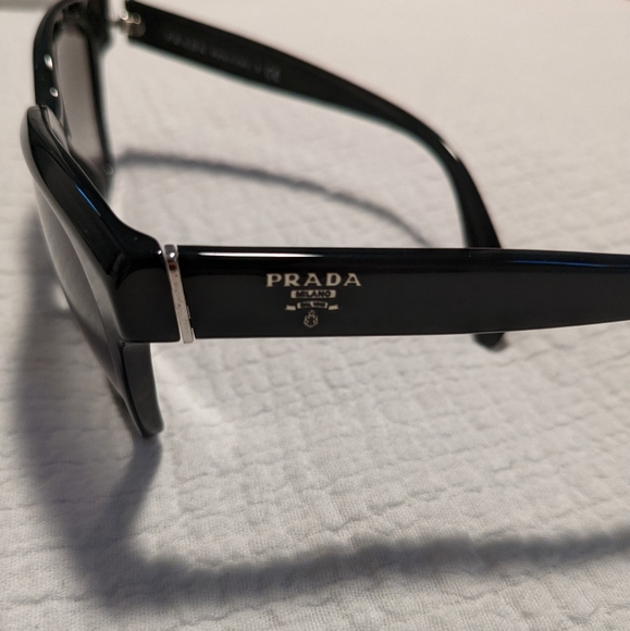 Prada sunglasses - Picture 4 of 5